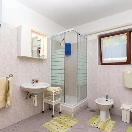 Apartment In With Kitchen Pula