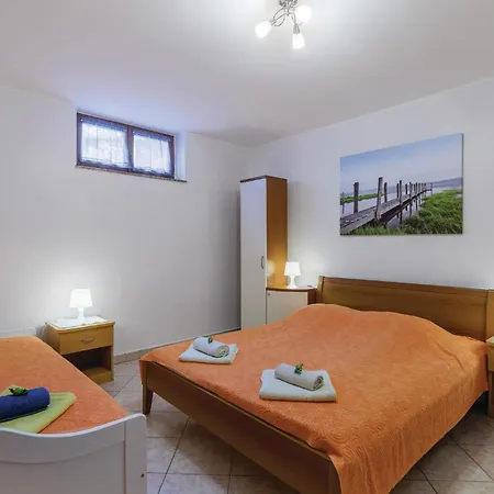 Apartment In With Kitchen *